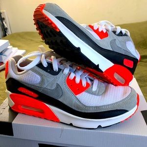 2020 Air Max 90 'Infrared' 2020 size 6Y good condition